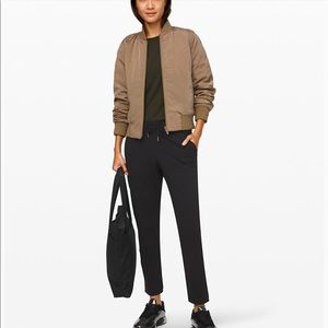 lululemon on the fly ~ olive green